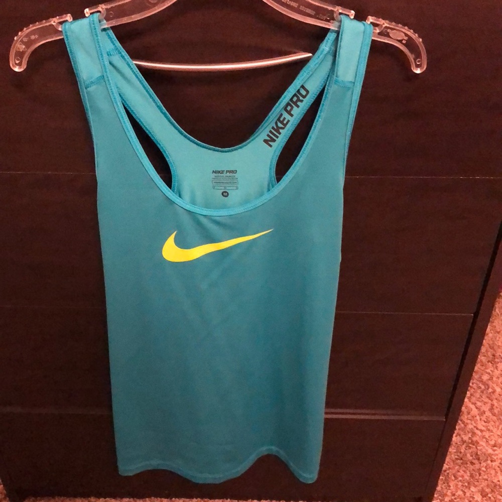 Like new nike pro tank top💙